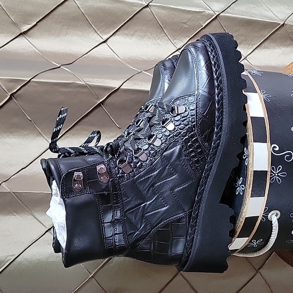 NWT- Vince Camuto ‘Medjey’ Leather Combat Boot- in RARE Black Color - Picture 6 of 8